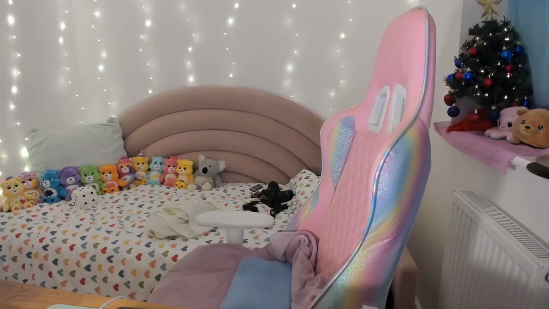 Gallery image thumbnail from JessieBear_'s myfreecams stream on, 12/16/2023, 22:10 image 10 of 20