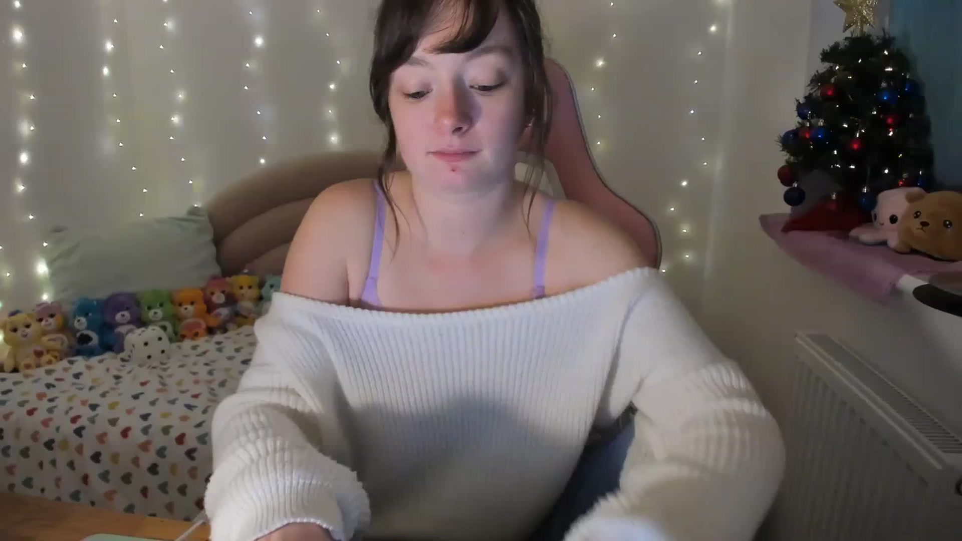 Gallery image thumbnail from JessieBear_'s myfreecams stream on, 12/16/2023, 22:10 image 1 of 20
