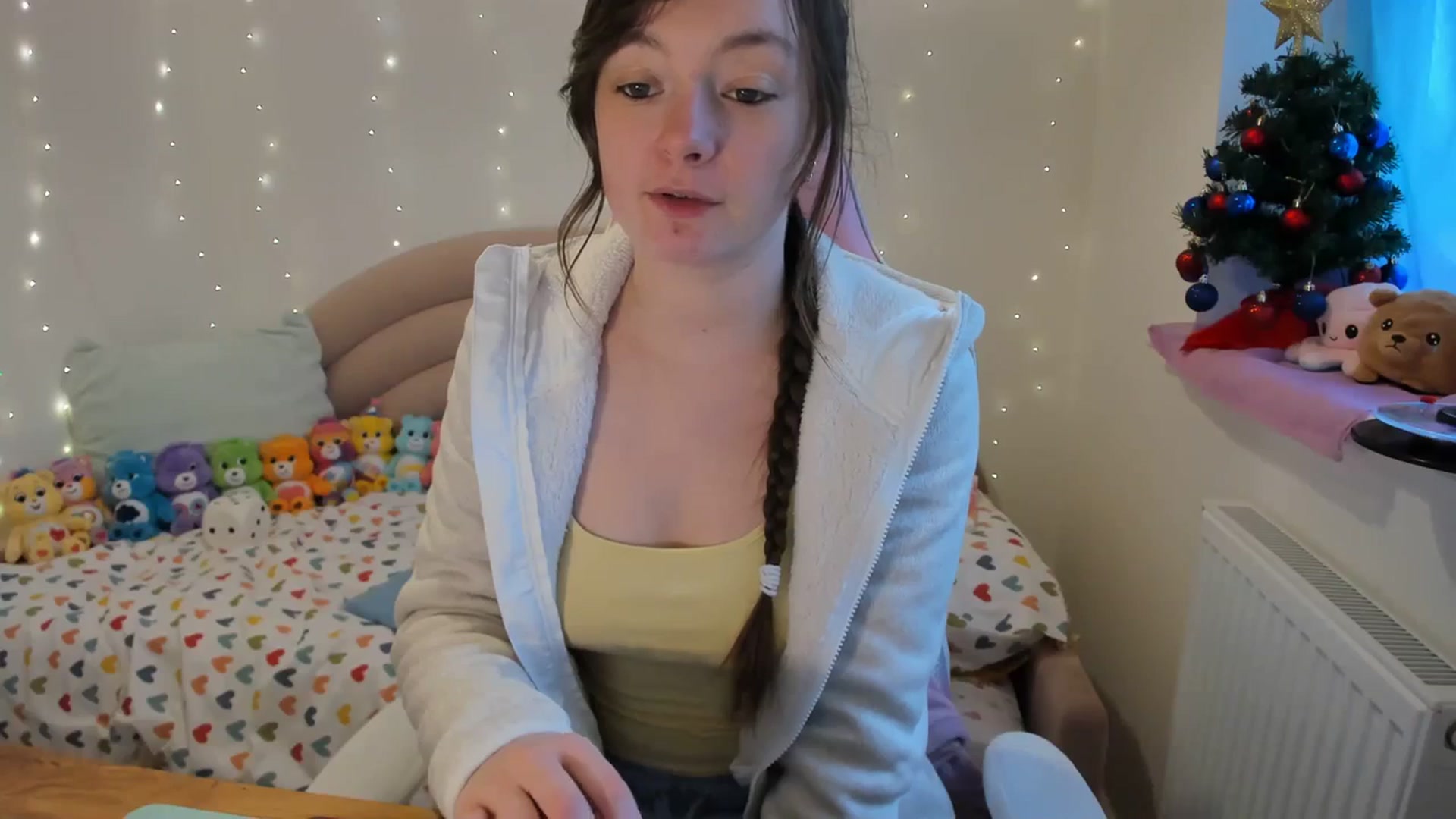 Gallery image thumbnail from JessieBear_'s myfreecams stream on, 12/18/2023, 14:20 image 20 of 20