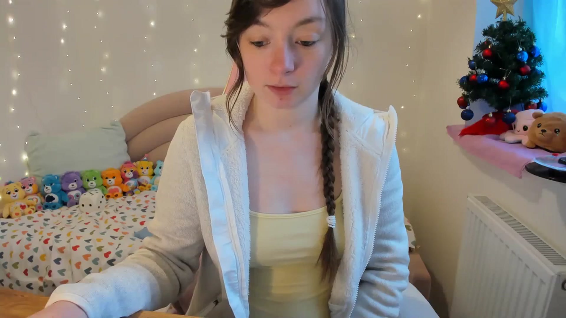 Gallery image thumbnail from JessieBear_'s myfreecams stream on, 12/18/2023, 14:20 image 17 of 20