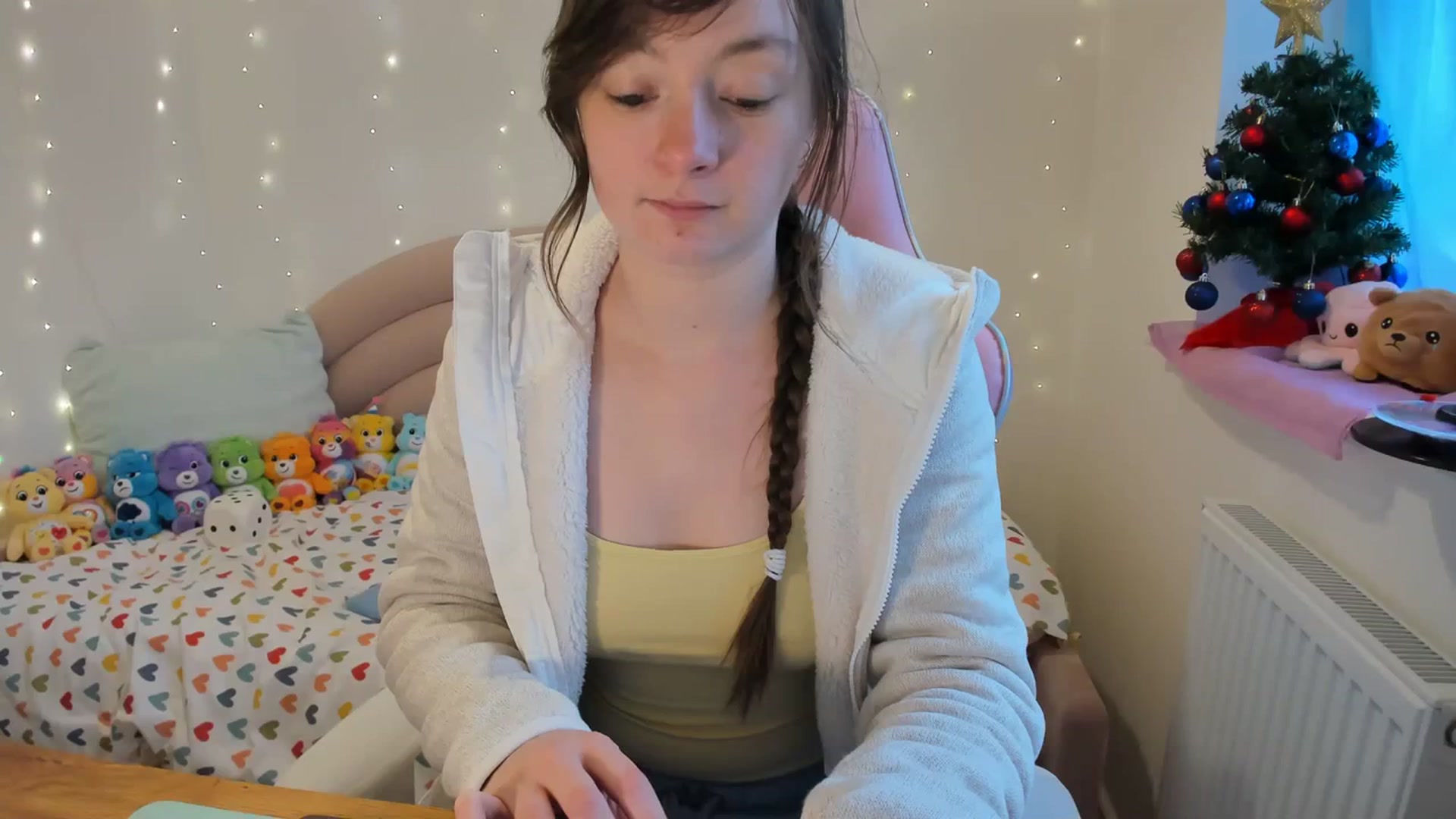 Gallery image thumbnail from JessieBear_'s myfreecams stream on, 12/18/2023, 14:20 image 12 of 20