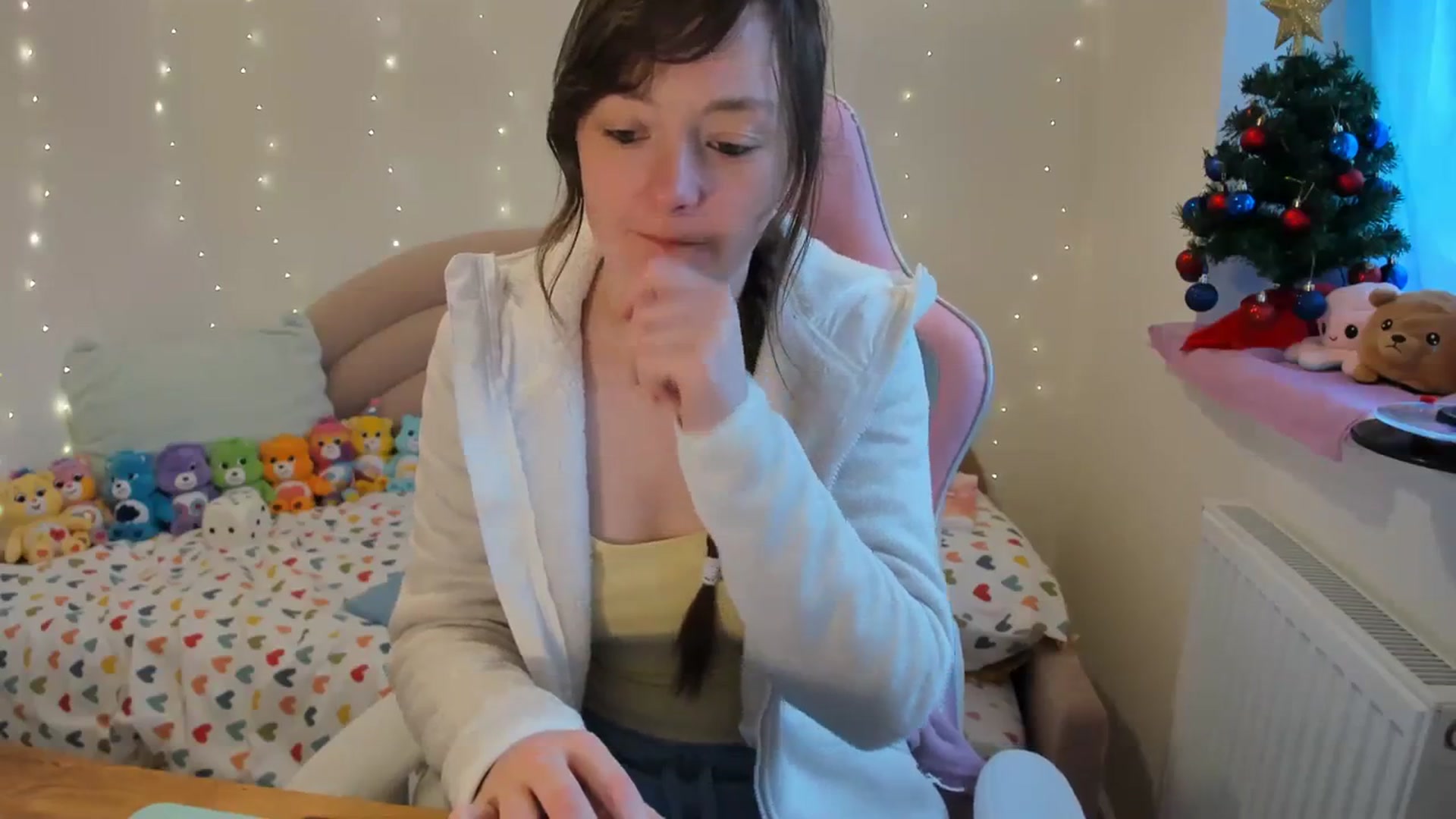 Gallery image thumbnail from JessieBear_'s myfreecams stream on, 12/18/2023, 14:20 image 6 of 20