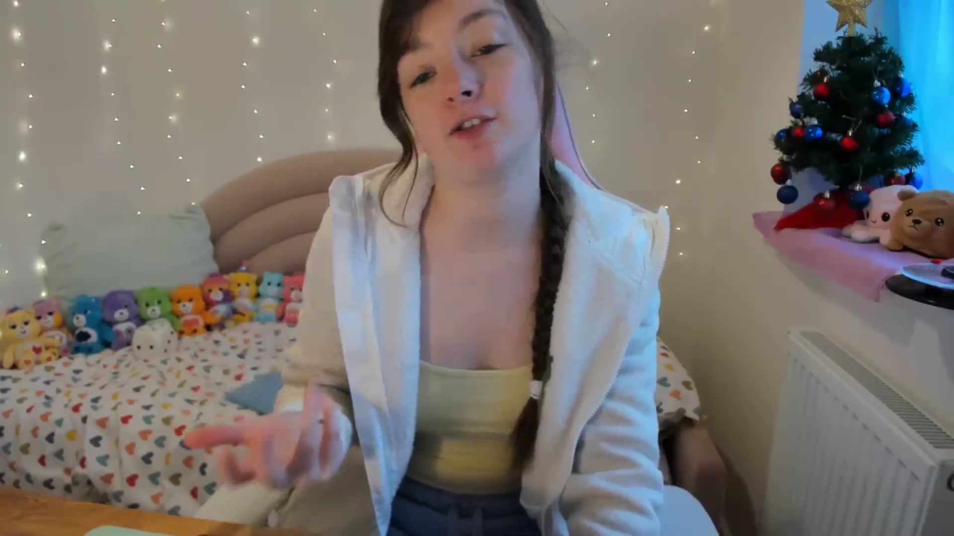 Gallery image thumbnail from JessieBear_'s myfreecams stream on, 12/18/2023, 14:20 image 4 of 20