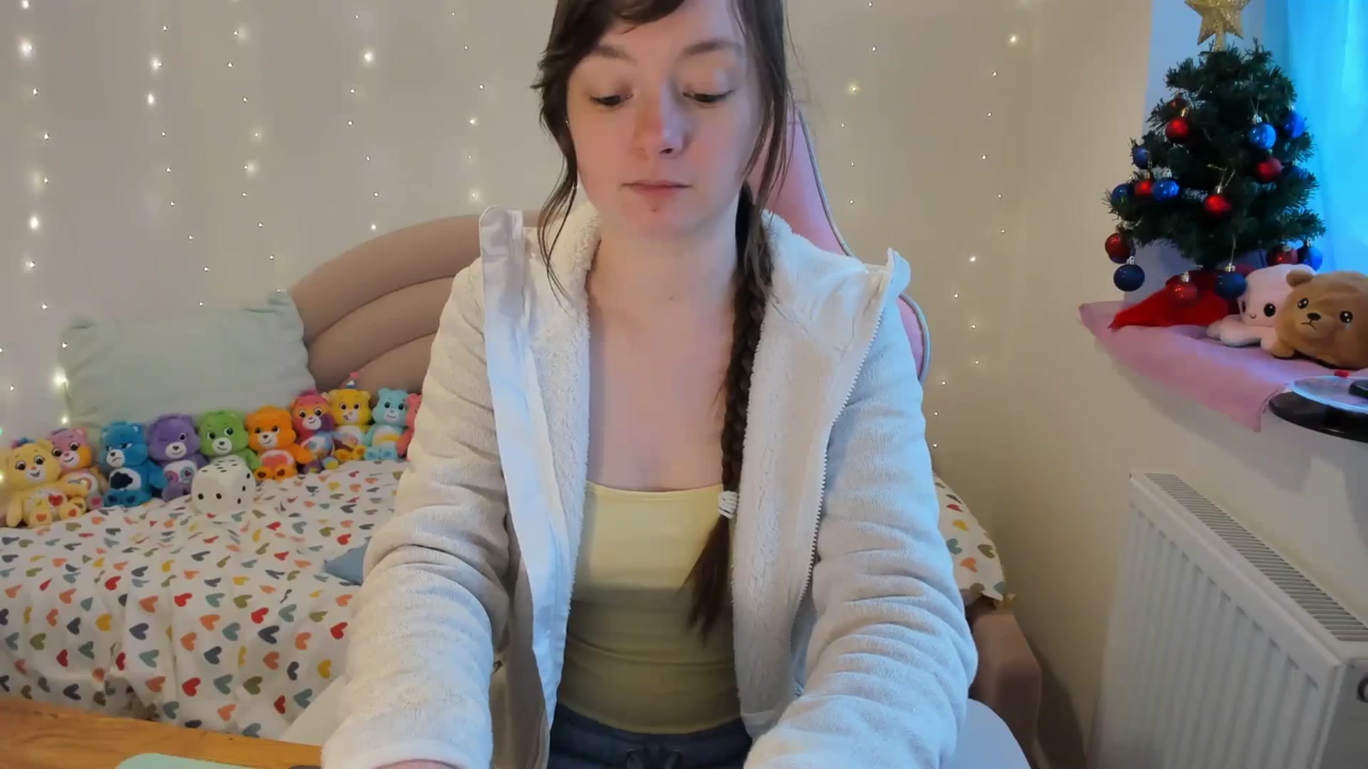 Gallery image thumbnail from JessieBear_'s myfreecams stream on, 12/18/2023, 14:20 image 18 of 20
