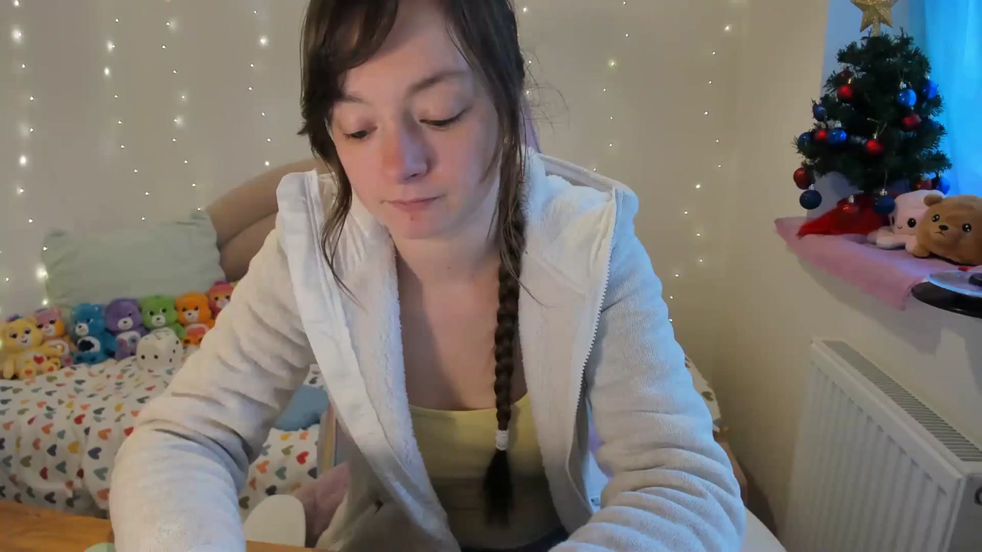 Gallery image thumbnail from JessieBear_'s myfreecams stream on, 12/18/2023, 15:25 image 6 of 20