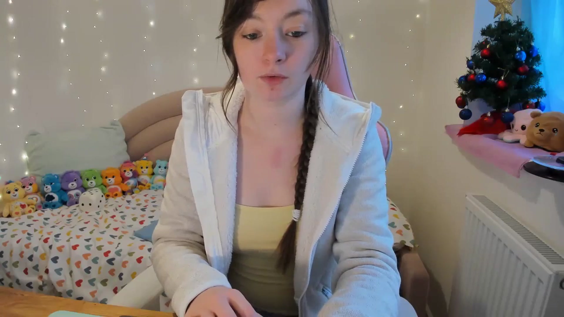 Gallery image thumbnail from JessieBear_'s myfreecams stream on, 12/18/2023, 15:25 image 7 of 20