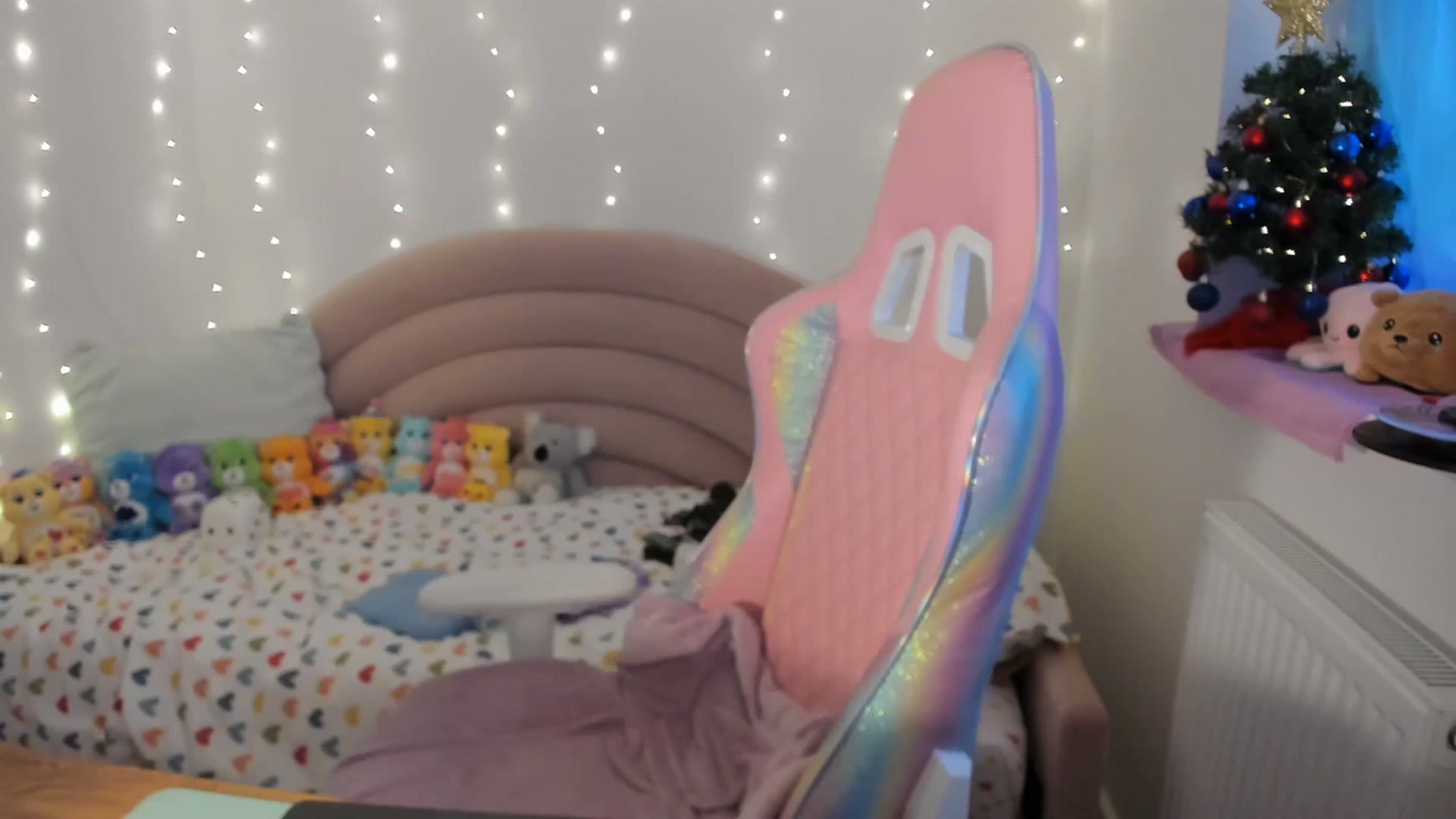 Gallery image thumbnail from JessieBear_'s myfreecams stream on, 12/18/2023, 16:39 image 1 of 20