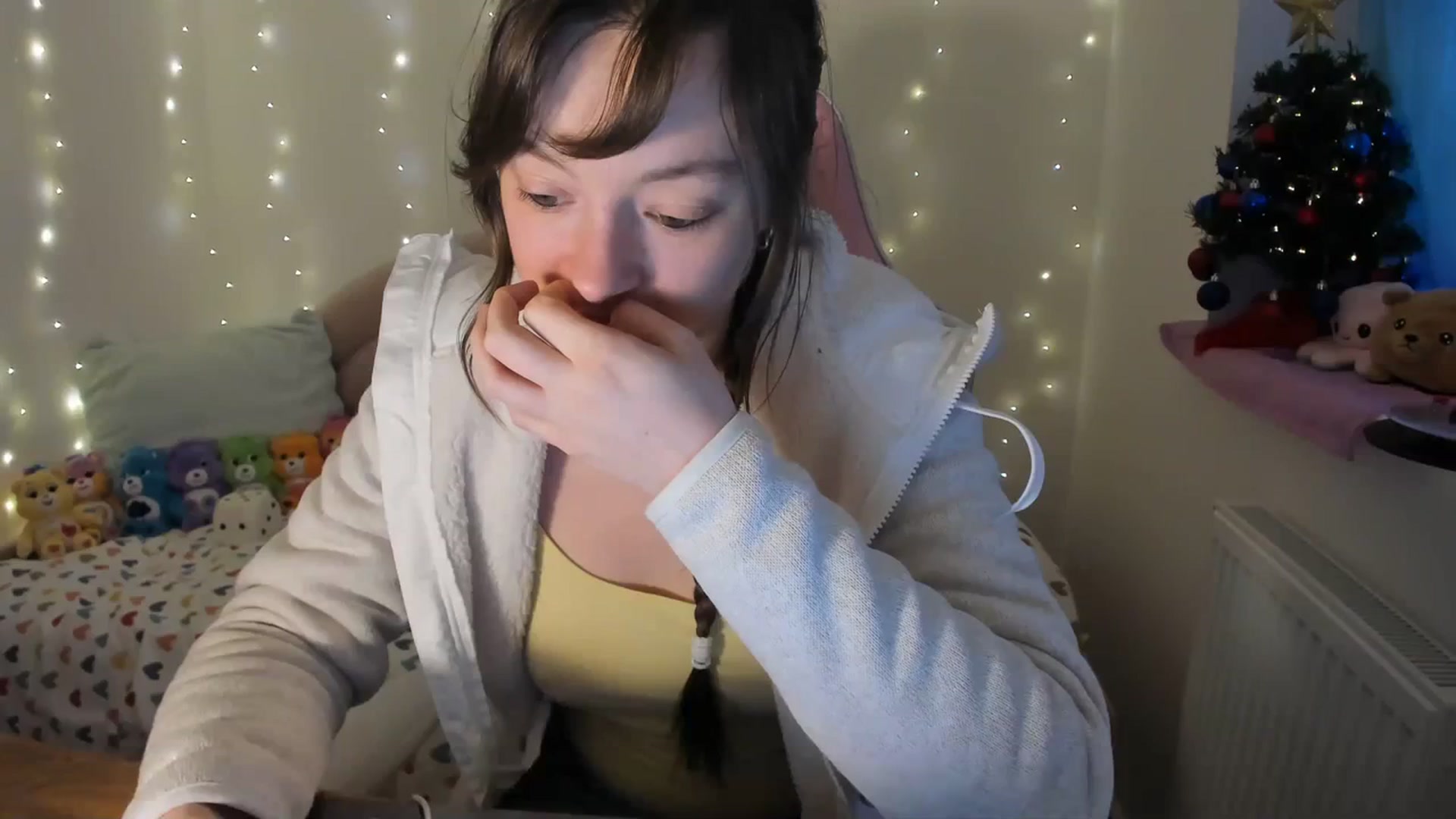 Gallery image thumbnail from JessieBear_'s myfreecams stream on, 12/18/2023, 16:39 image 5 of 20