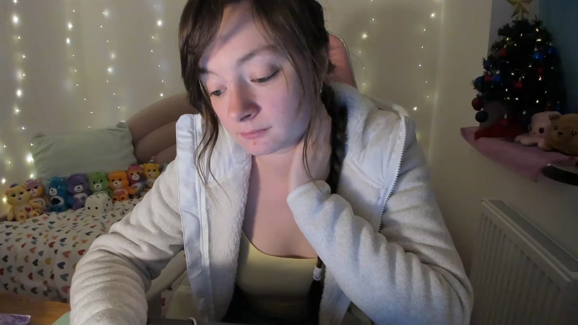 Gallery image thumbnail from JessieBear_'s myfreecams stream on, 12/18/2023, 16:39 image 14 of 20