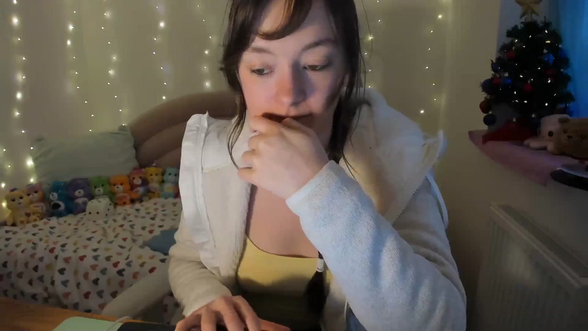 Gallery image thumbnail from JessieBear_'s myfreecams stream on, 12/18/2023, 16:39 image 3 of 20