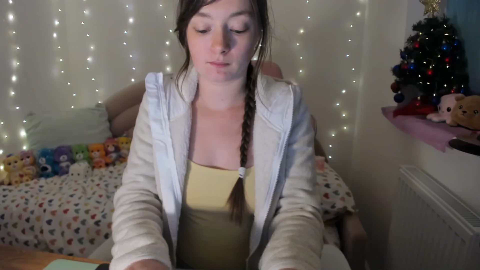 Gallery image thumbnail from JessieBear_'s myfreecams stream on, 12/18/2023, 17:48 image 9 of 20