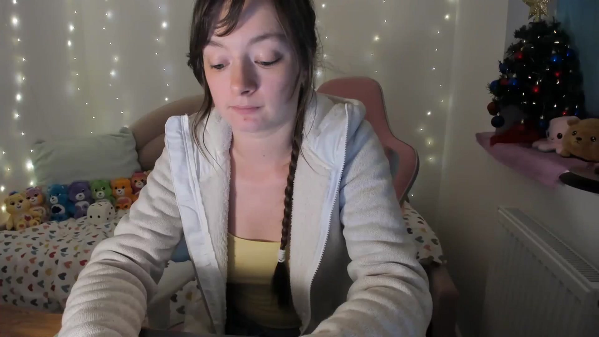 Gallery image thumbnail from JessieBear_'s myfreecams stream on, 12/18/2023, 17:48 image 19 of 20