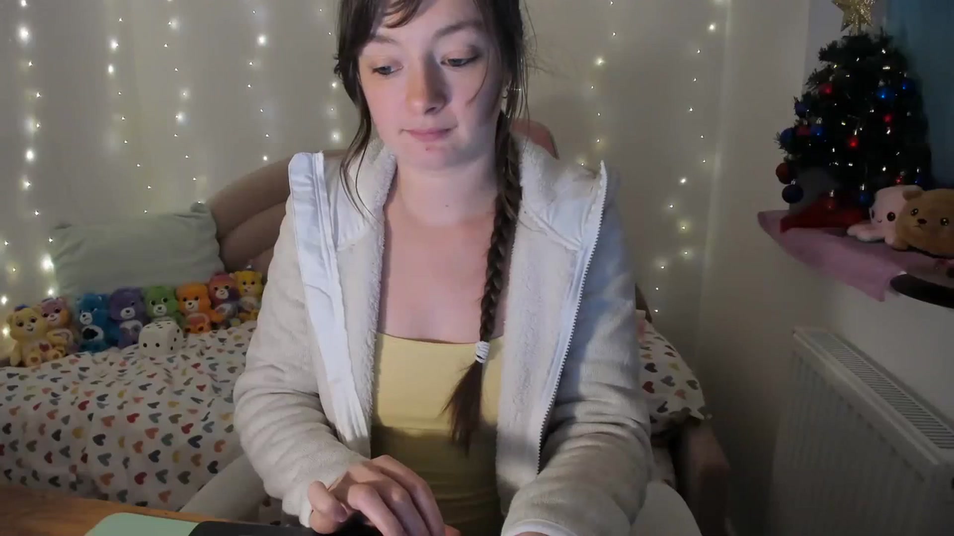 Gallery image thumbnail from JessieBear_'s myfreecams stream on, 12/18/2023, 17:48 image 20 of 20