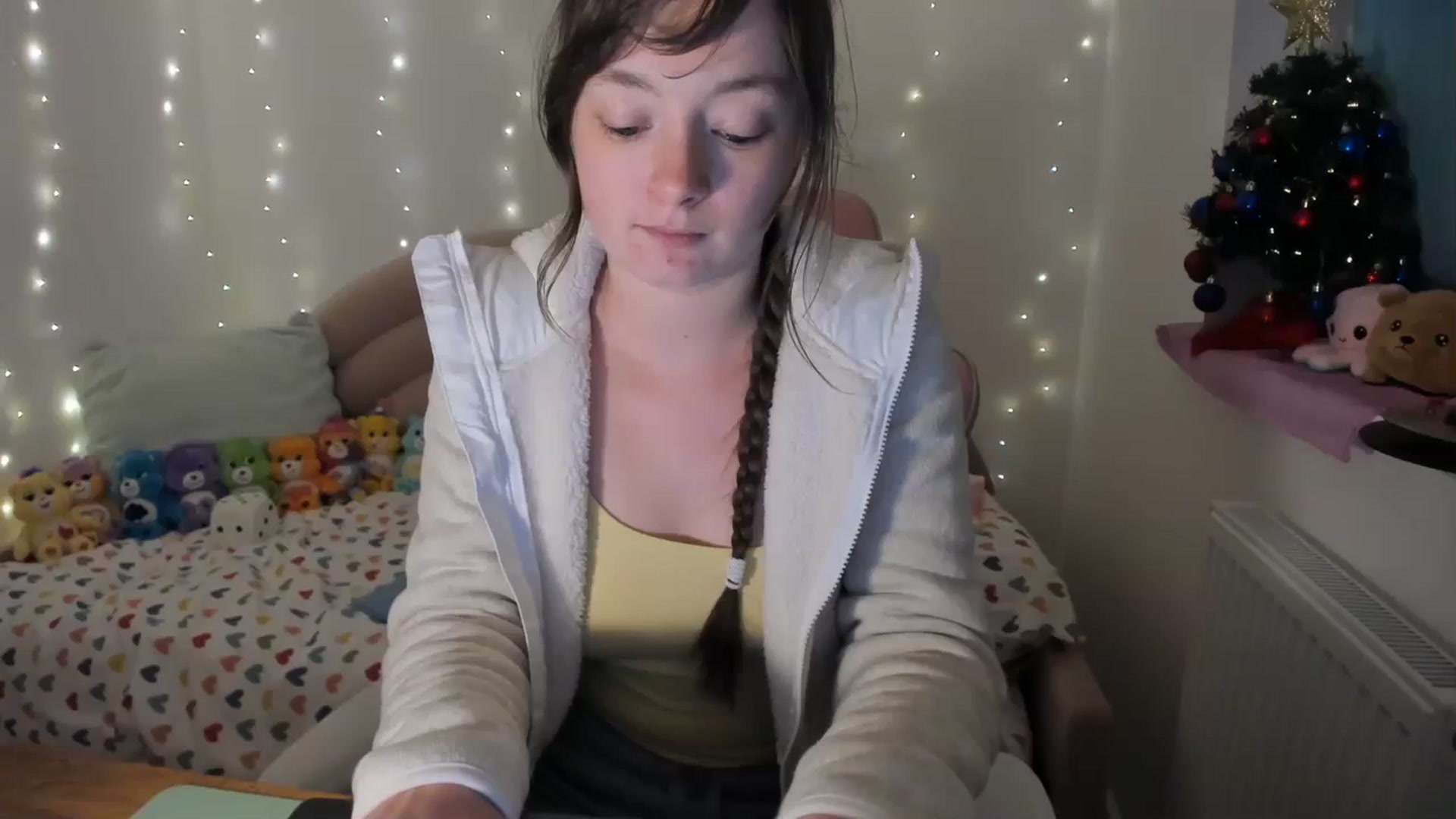 Gallery image thumbnail from JessieBear_'s myfreecams stream on, 12/18/2023, 17:48 image 1 of 20