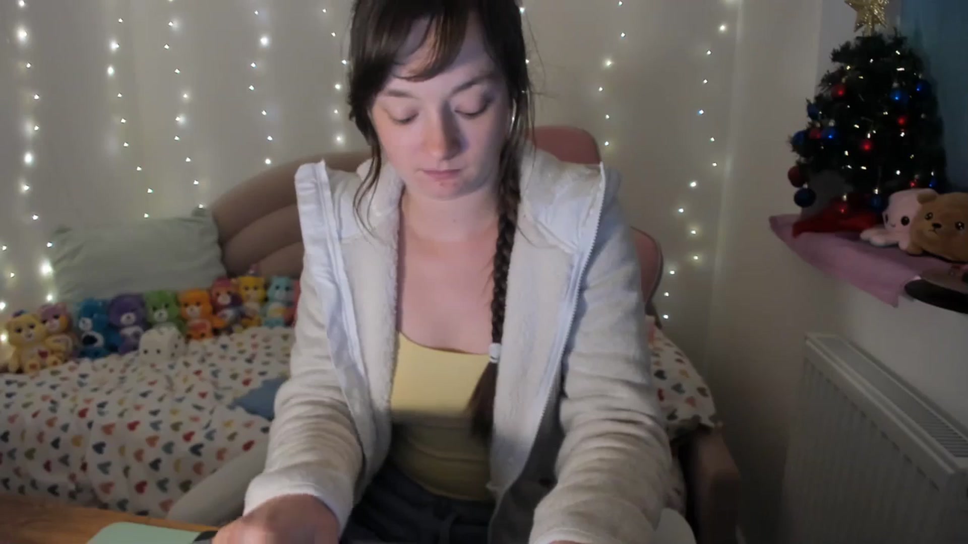 Gallery image thumbnail from JessieBear_'s myfreecams stream on, 12/18/2023, 17:48 image 3 of 20