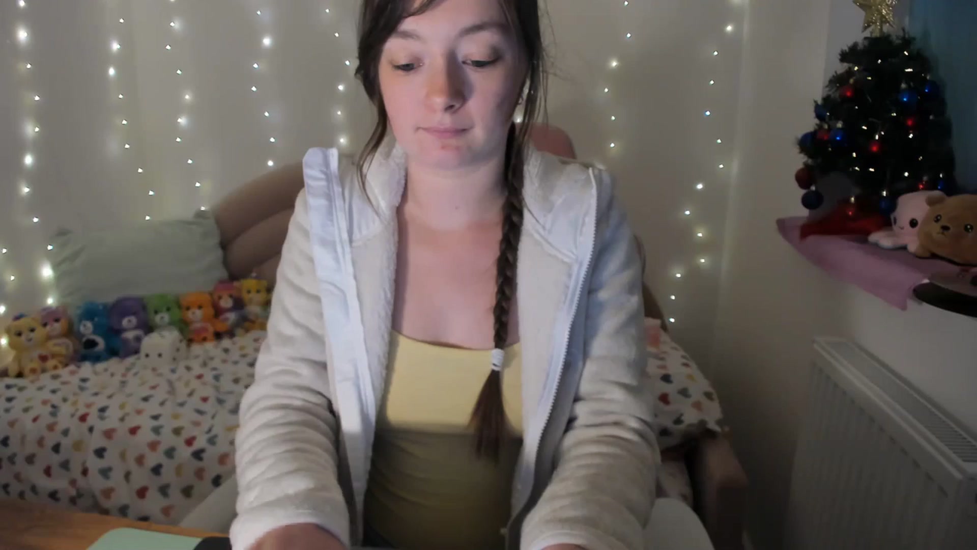 Gallery image thumbnail from JessieBear_'s myfreecams stream on, 12/18/2023, 17:48 image 12 of 20