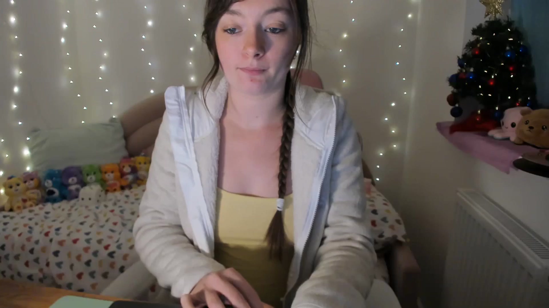 Gallery image thumbnail from JessieBear_'s myfreecams stream on, 12/18/2023, 17:48 image 11 of 20