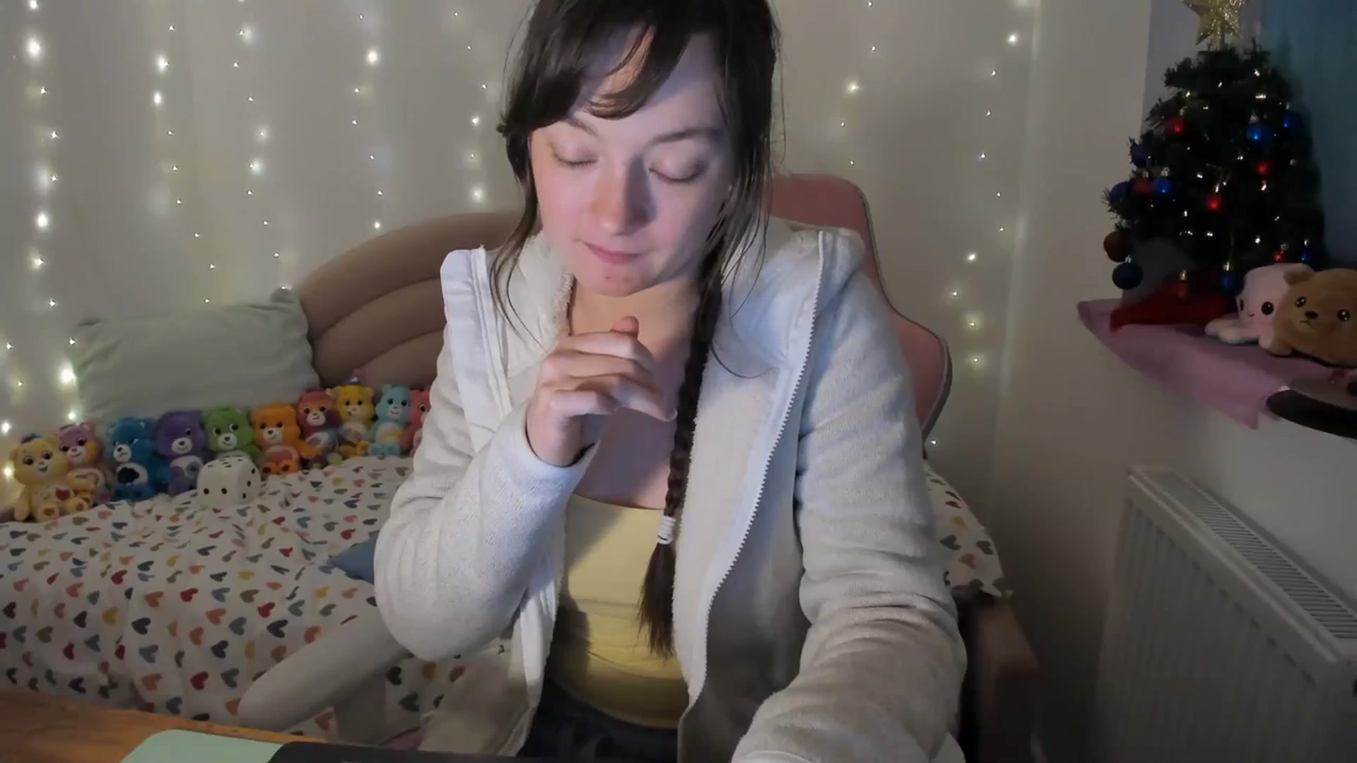 Gallery image thumbnail from JessieBear_'s myfreecams stream on, 12/18/2023, 17:48 image 18 of 20
