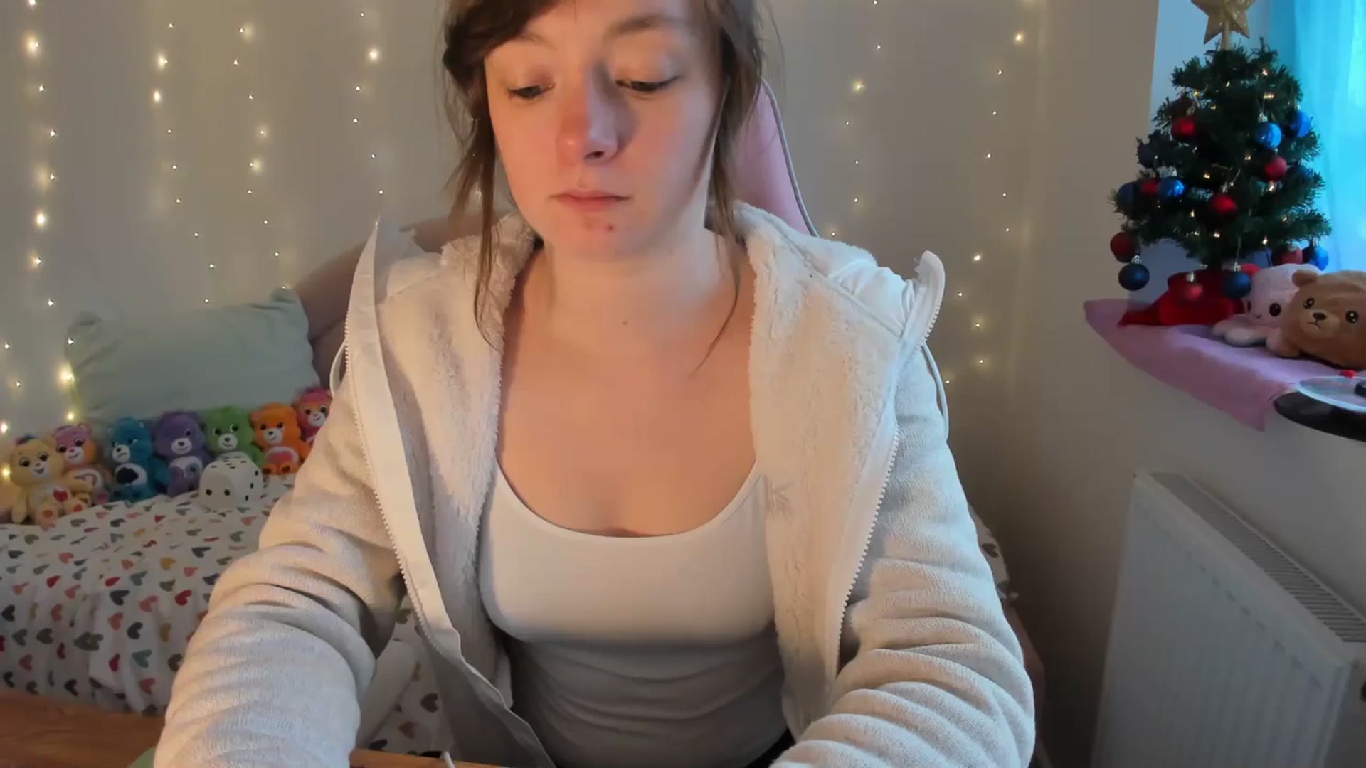 Gallery image thumbnail from JessieBear_'s myfreecams stream on, 12/19/2023, 18:19 image 2 of 20