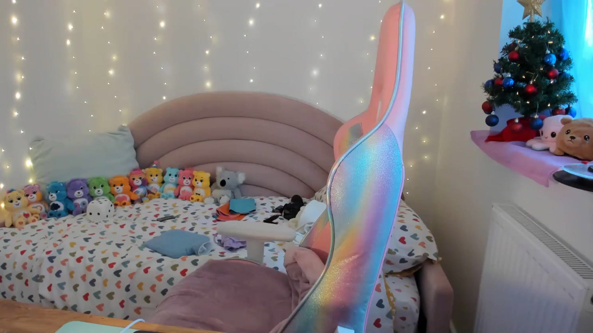 Gallery image thumbnail from JessieBear_'s myfreecams stream on, 12/19/2023, 18:19 image 4 of 20
