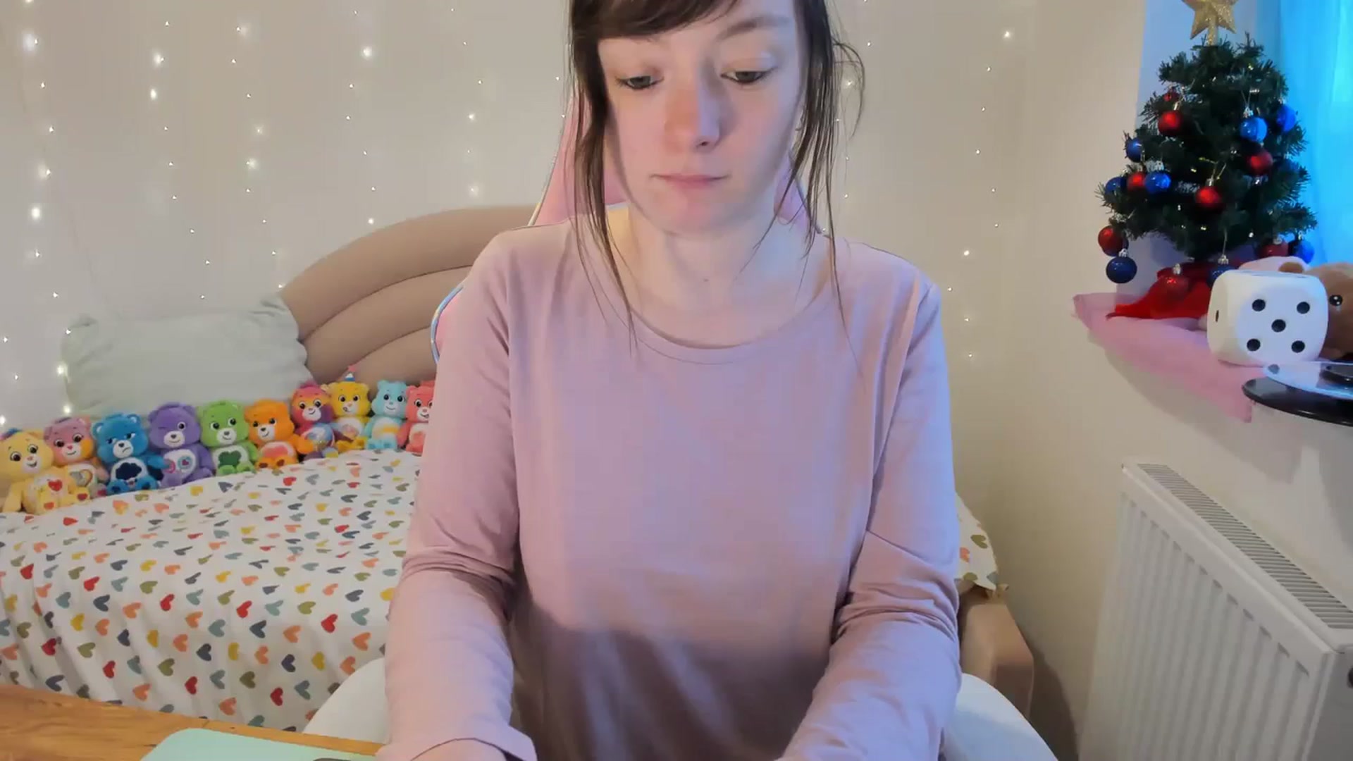 Gallery image thumbnail from JessieBear_'s myfreecams stream on, 12/27/2023, 14:17 image 9 of 20