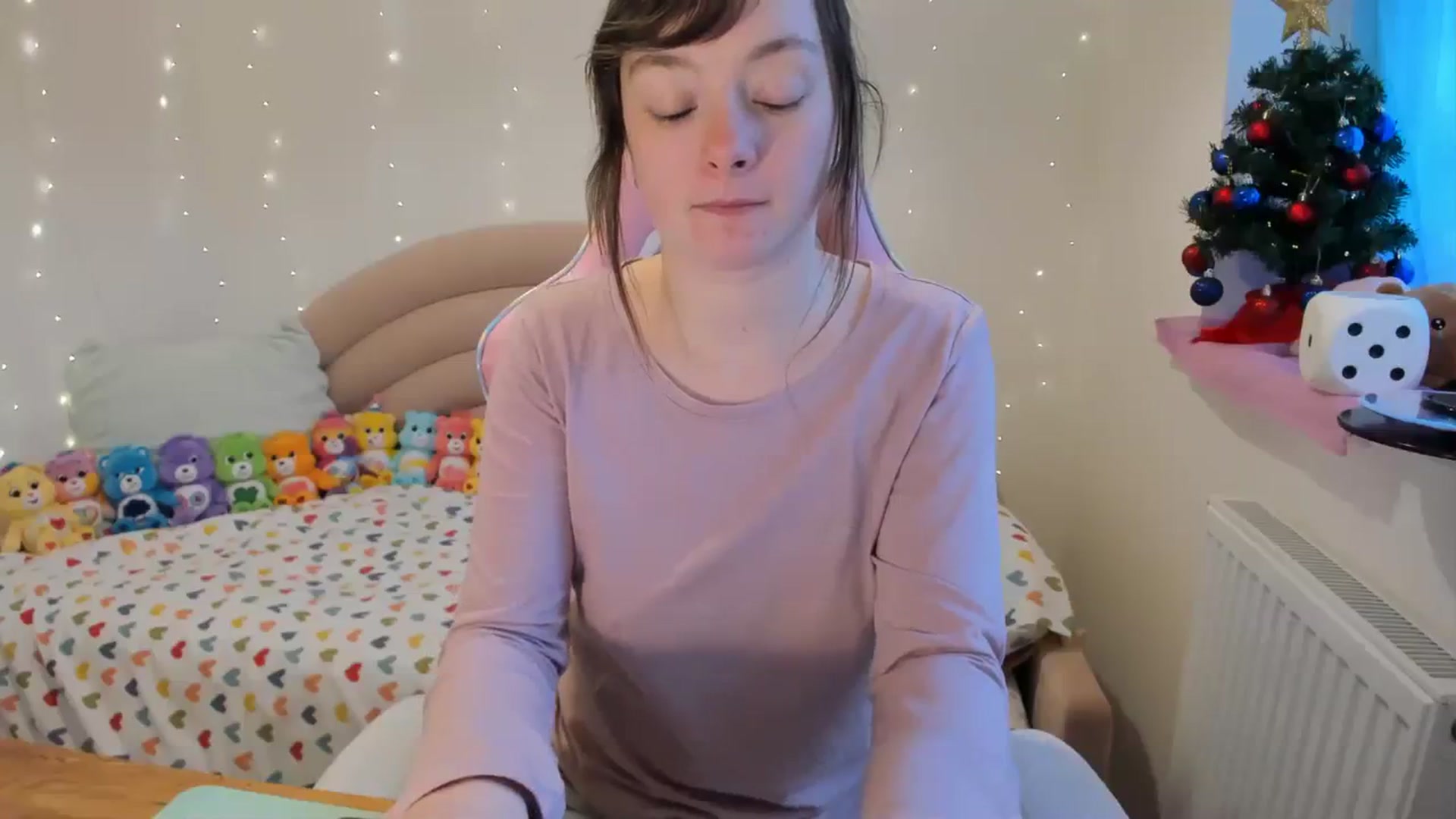 Gallery image thumbnail from JessieBear_'s myfreecams stream on, 12/27/2023, 14:17 image 16 of 20