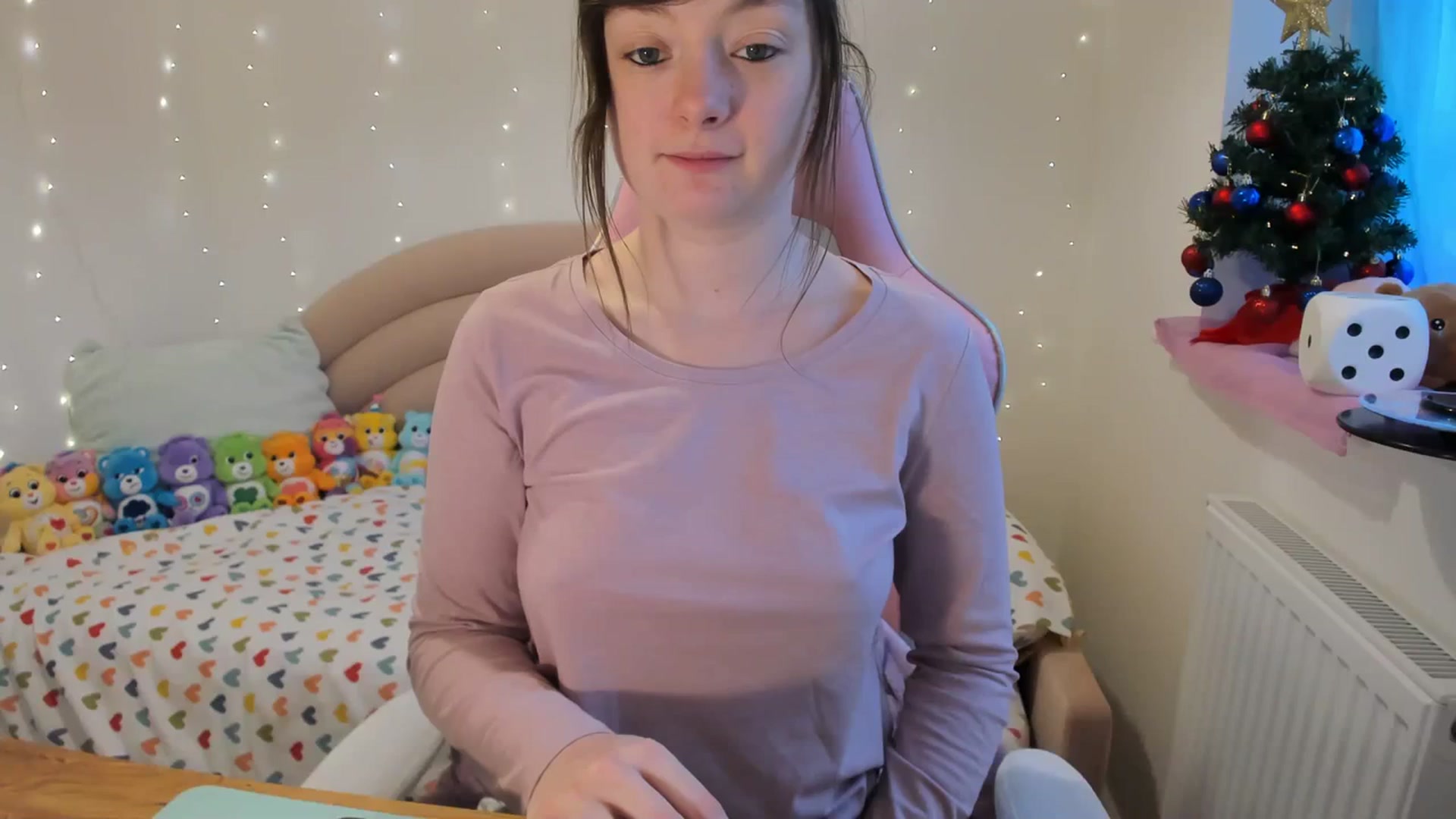 Gallery image thumbnail from JessieBear_'s myfreecams stream on, 12/27/2023, 14:17 image 2 of 20