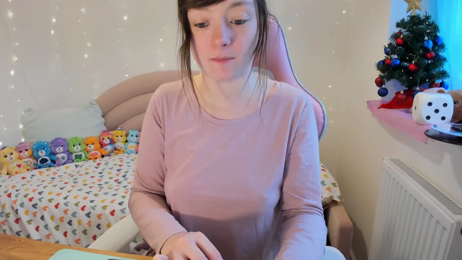 Gallery image thumbnail from JessieBear_'s myfreecams stream on, 12/27/2023, 14:17 image 6 of 20
