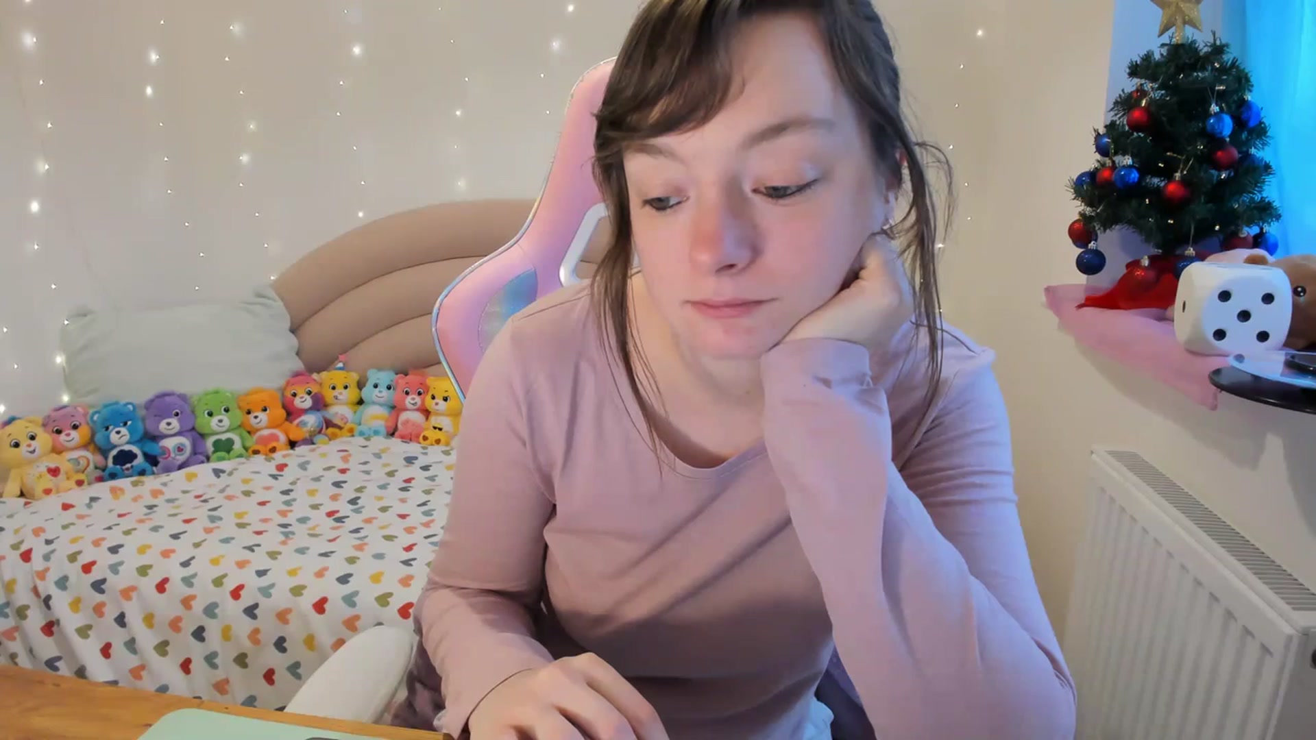 Gallery image thumbnail from JessieBear_'s myfreecams stream on, 12/27/2023, 14:17 image 15 of 20