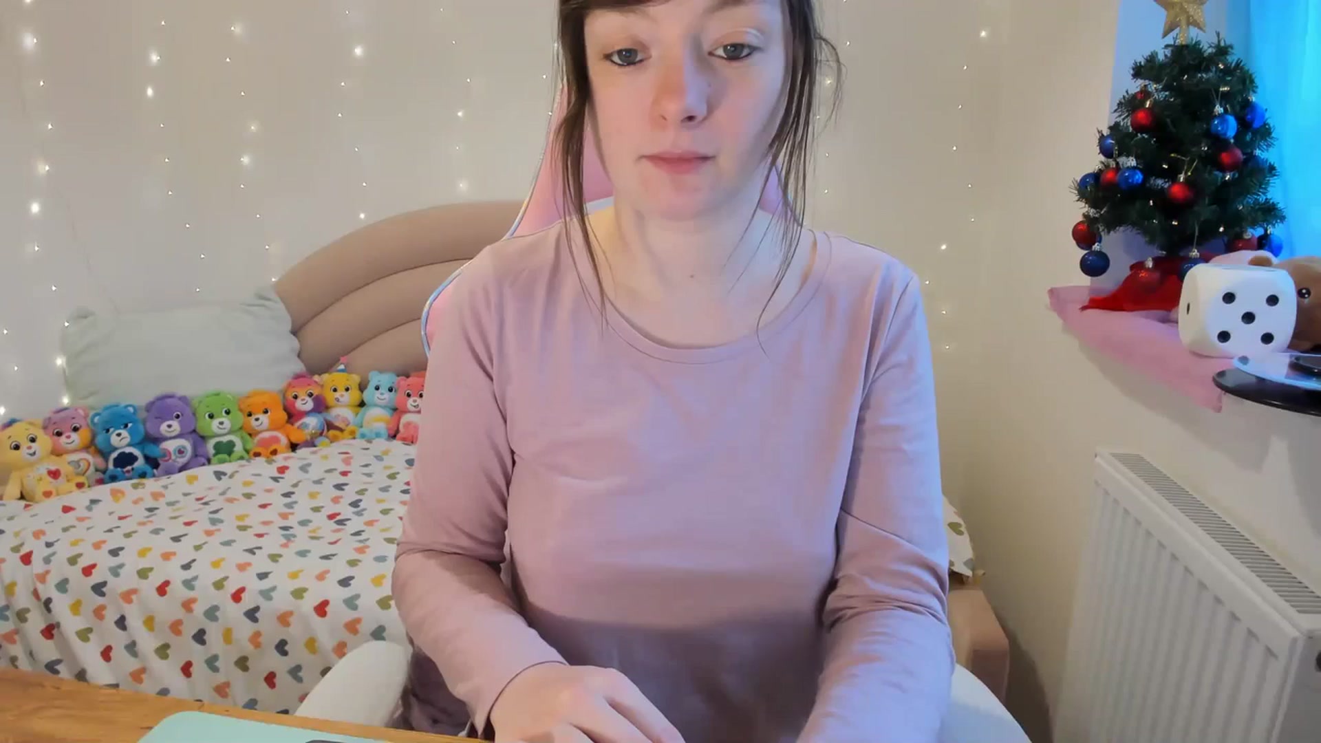 Gallery image thumbnail from JessieBear_'s myfreecams stream on, 12/27/2023, 14:17 image 4 of 20