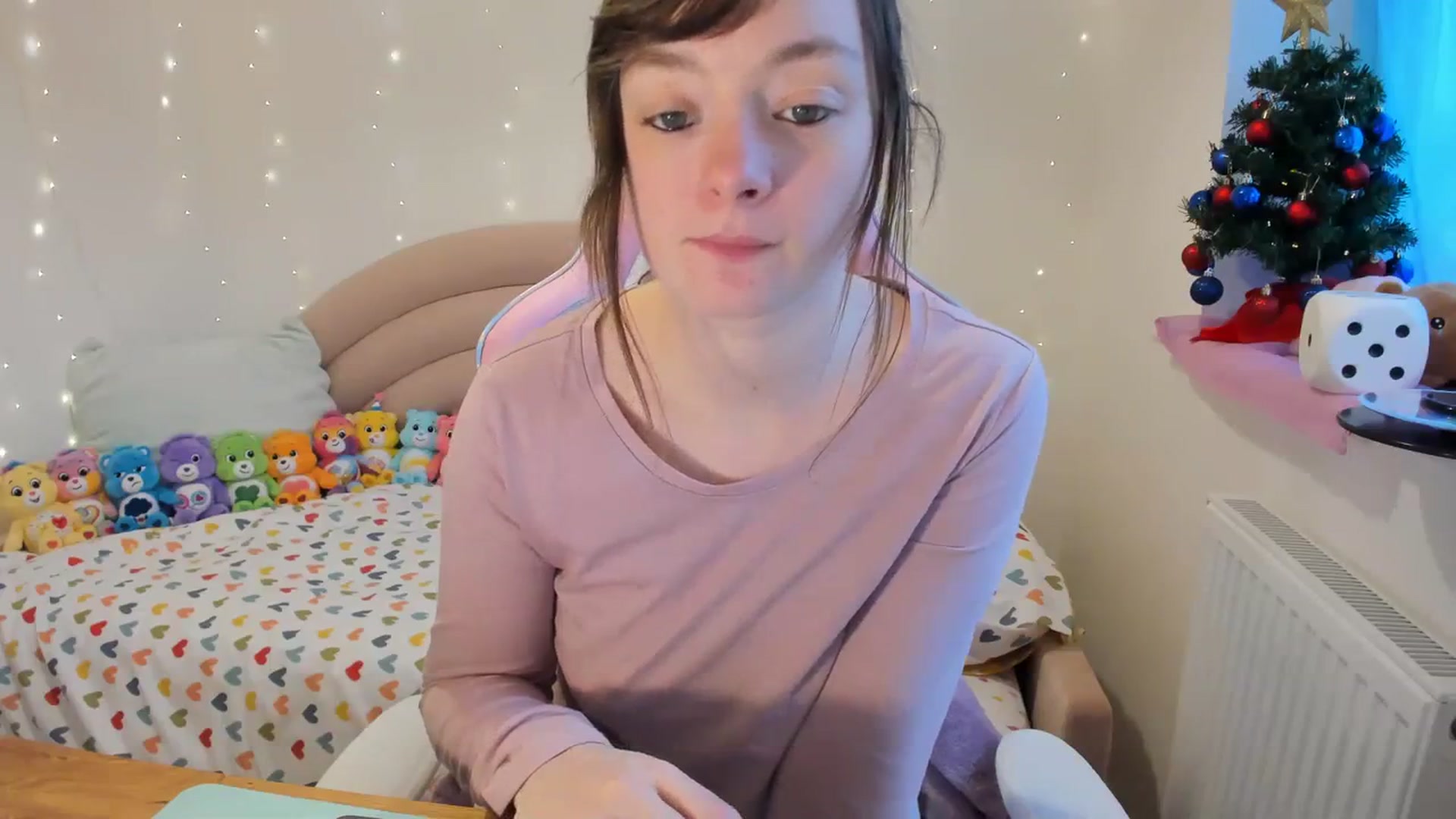 Gallery image thumbnail from JessieBear_'s myfreecams stream on, 12/27/2023, 14:17 image 14 of 20