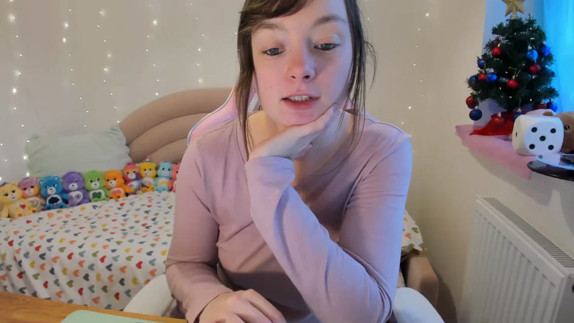 Gallery image thumbnail from JessieBear_'s myfreecams stream on, 12/27/2023, 14:17 image 11 of 20