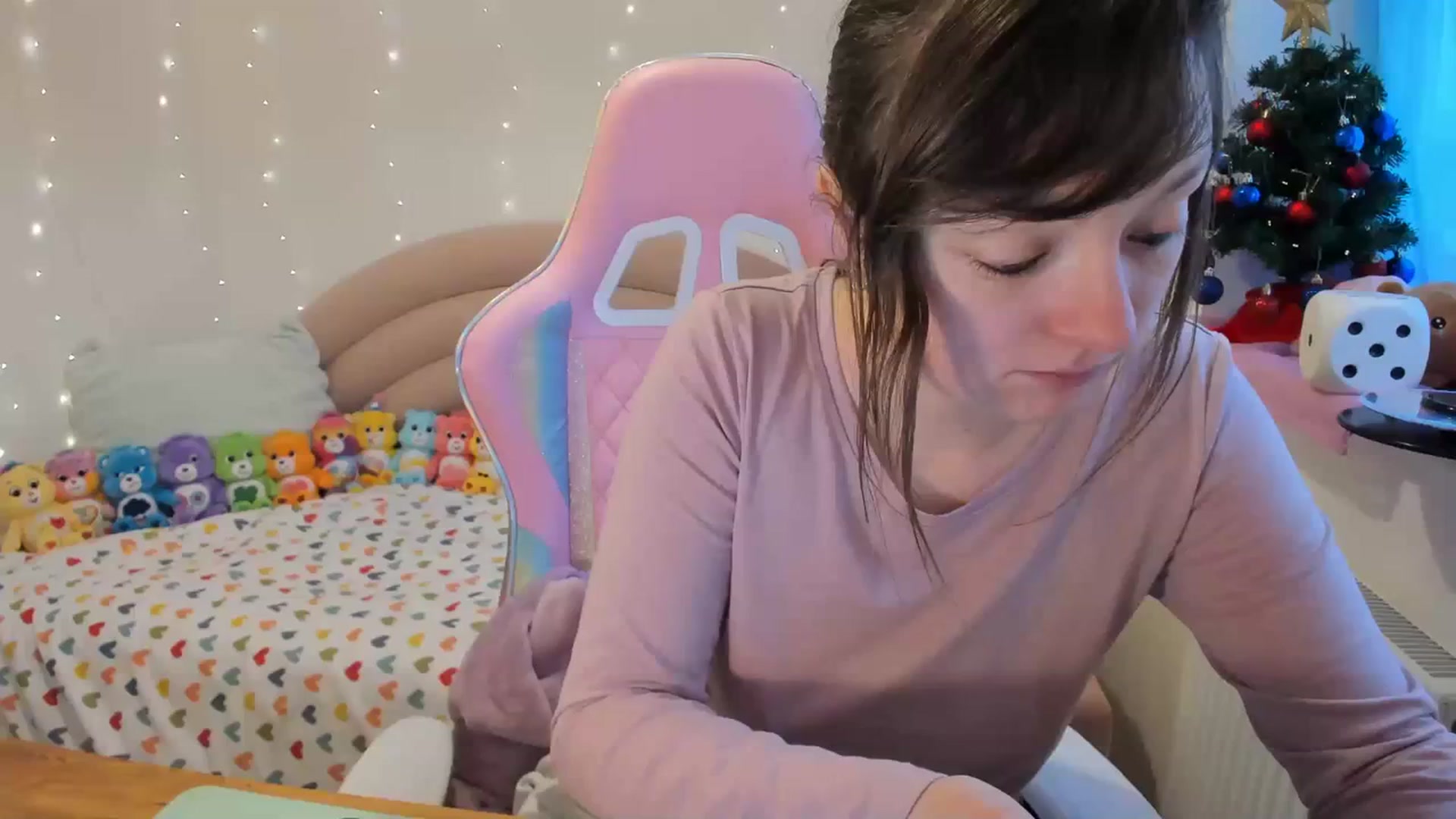 Gallery image thumbnail from JessieBear_'s myfreecams stream on, 12/27/2023, 14:17 image 19 of 20
