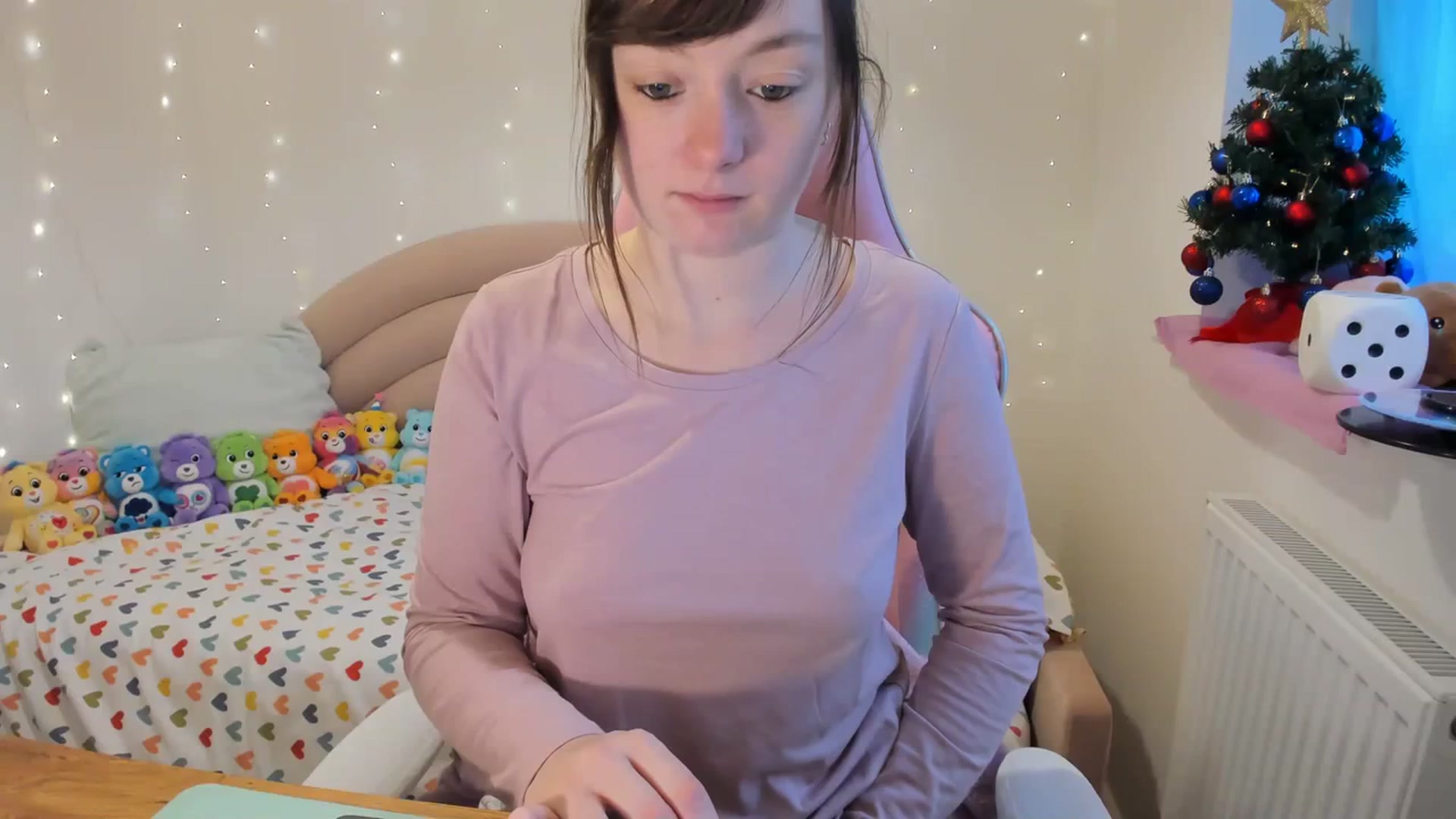 Gallery image thumbnail from JessieBear_'s myfreecams stream on, 12/27/2023, 14:17 image 1 of 20