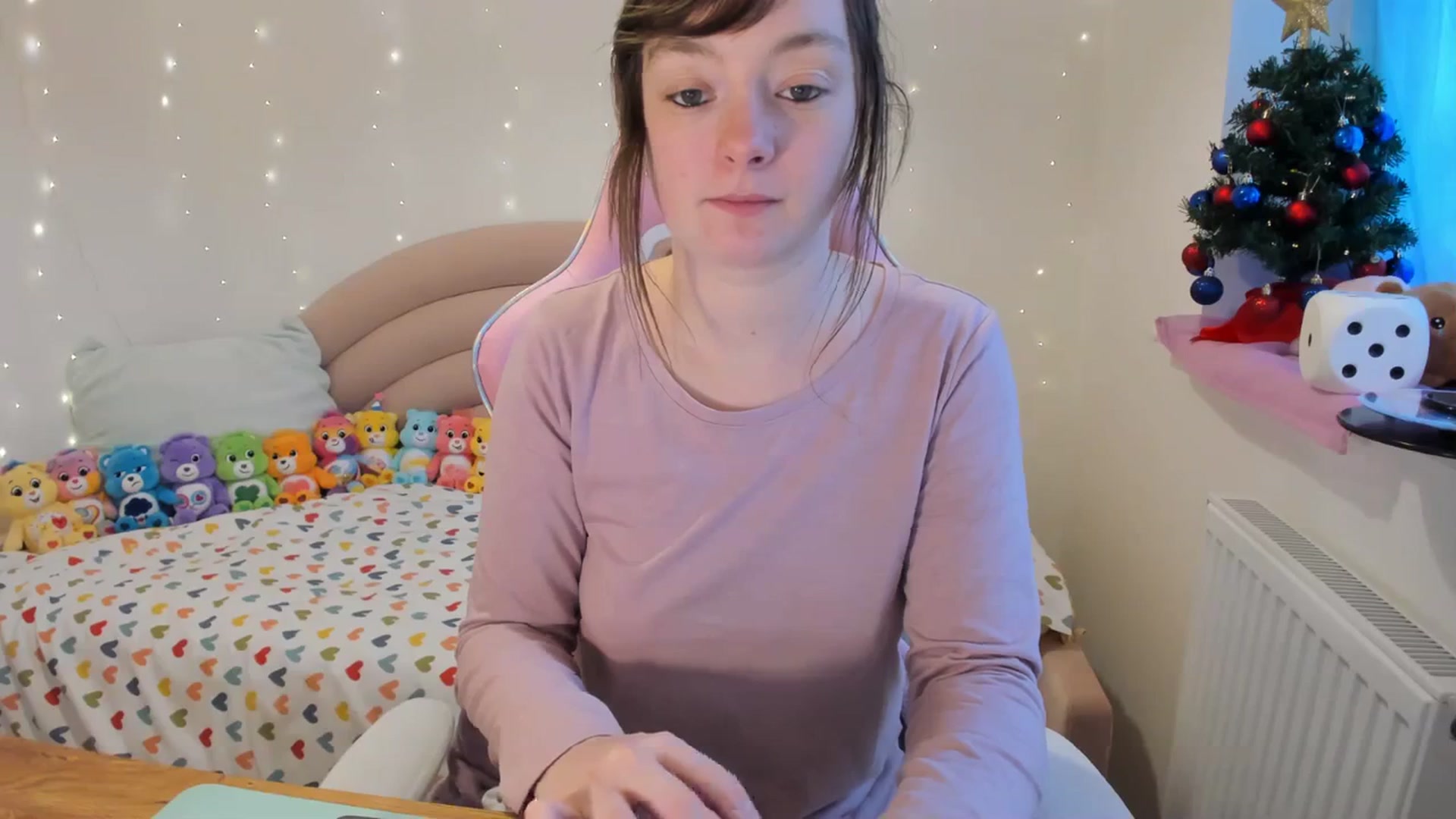 Gallery image thumbnail from JessieBear_'s myfreecams stream on, 12/27/2023, 14:17 image 17 of 20