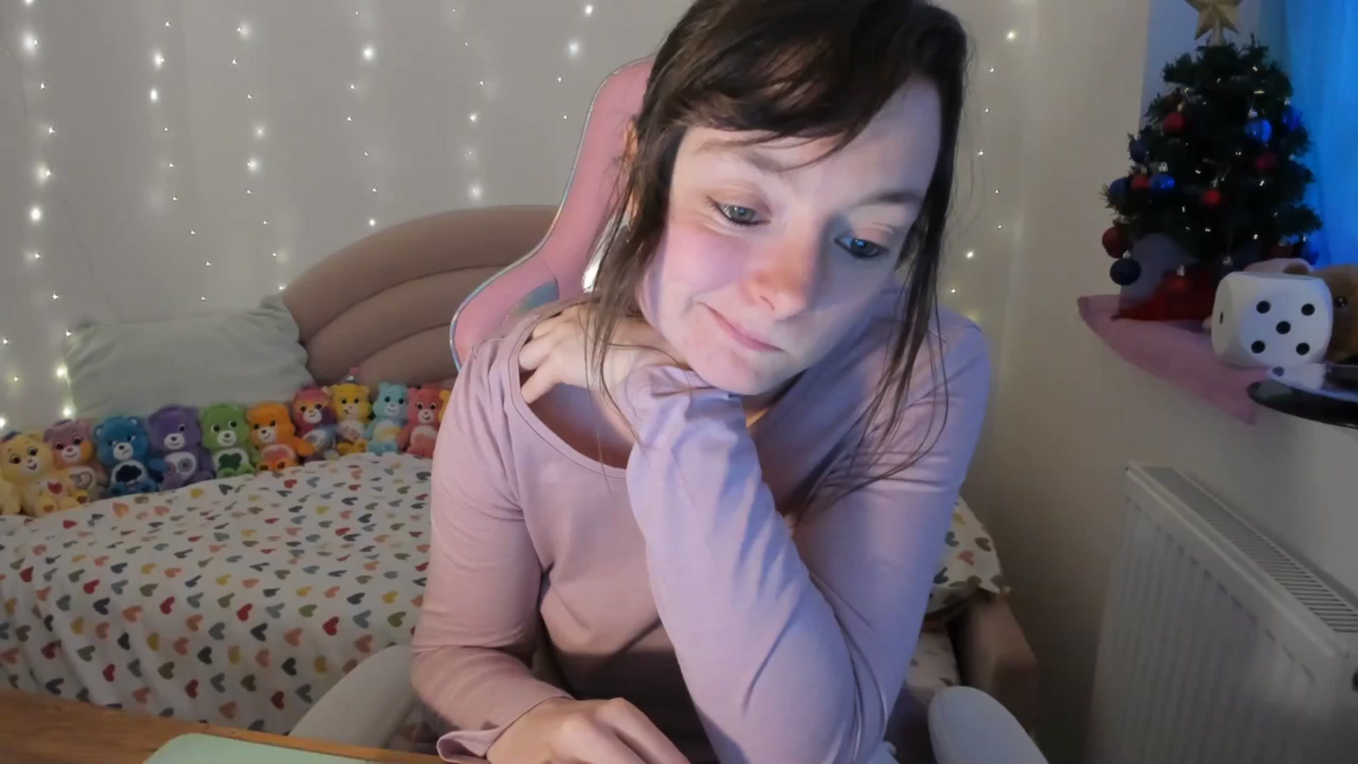 Gallery image thumbnail from JessieBear_'s myfreecams stream on, 12/27/2023, 16:49 image 1 of 20