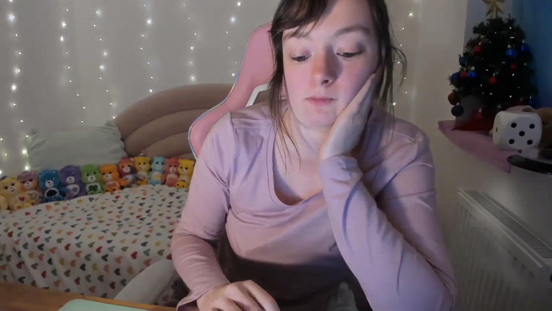 Gallery image thumbnail from JessieBear_'s myfreecams stream on, 12/27/2023, 16:49 image 5 of 20