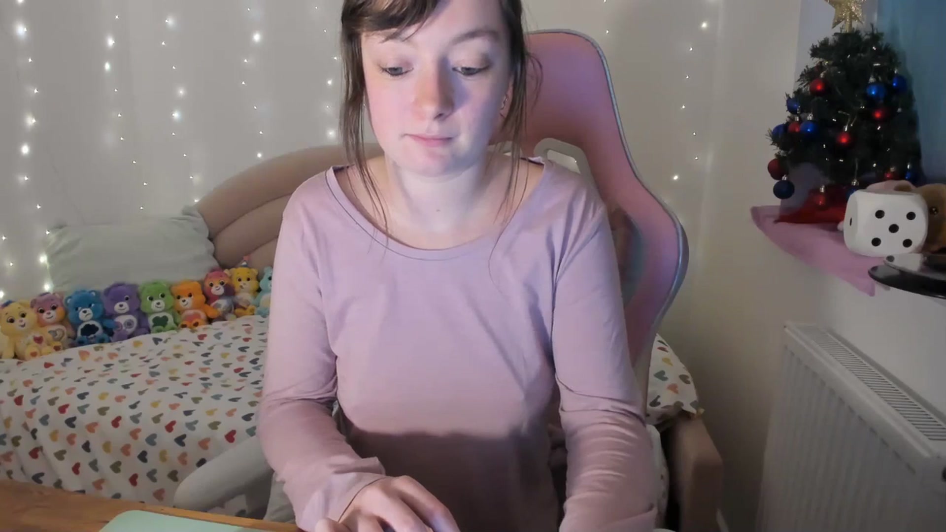 Gallery image thumbnail from JessieBear_'s myfreecams stream on, 12/27/2023, 16:49 image 15 of 20