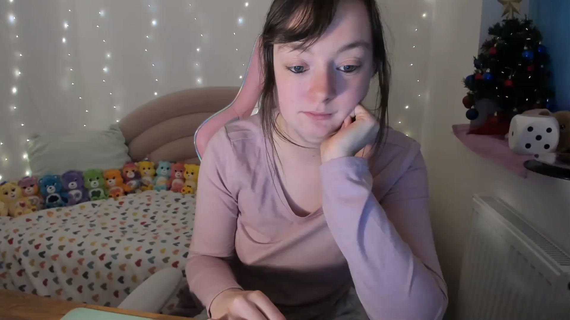 Gallery image thumbnail from JessieBear_'s myfreecams stream on, 12/27/2023, 16:49 image 6 of 20