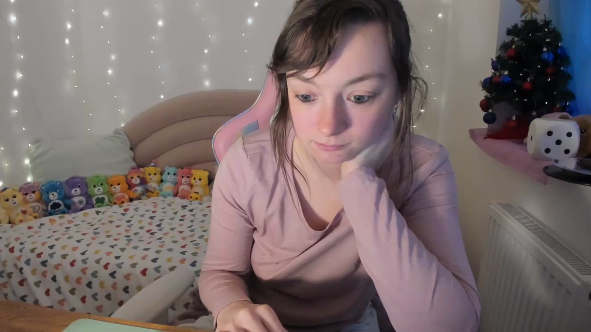 Gallery image thumbnail from JessieBear_'s myfreecams stream on, 12/27/2023, 16:49 image 2 of 20