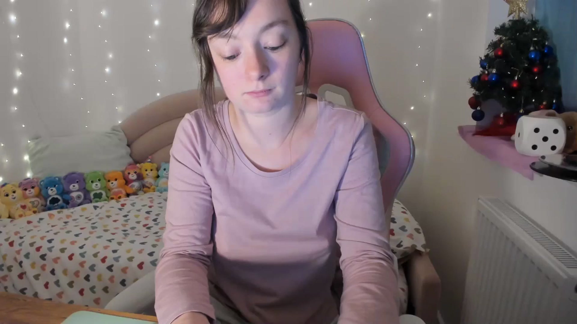Gallery image thumbnail from JessieBear_'s myfreecams stream on, 12/27/2023, 16:49 image 19 of 20