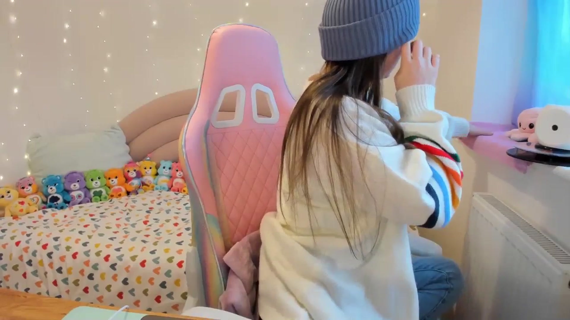 Gallery image thumbnail from JessieBear_'s myfreecams stream on, 01/02/2024, 13:47 image 4 of 20