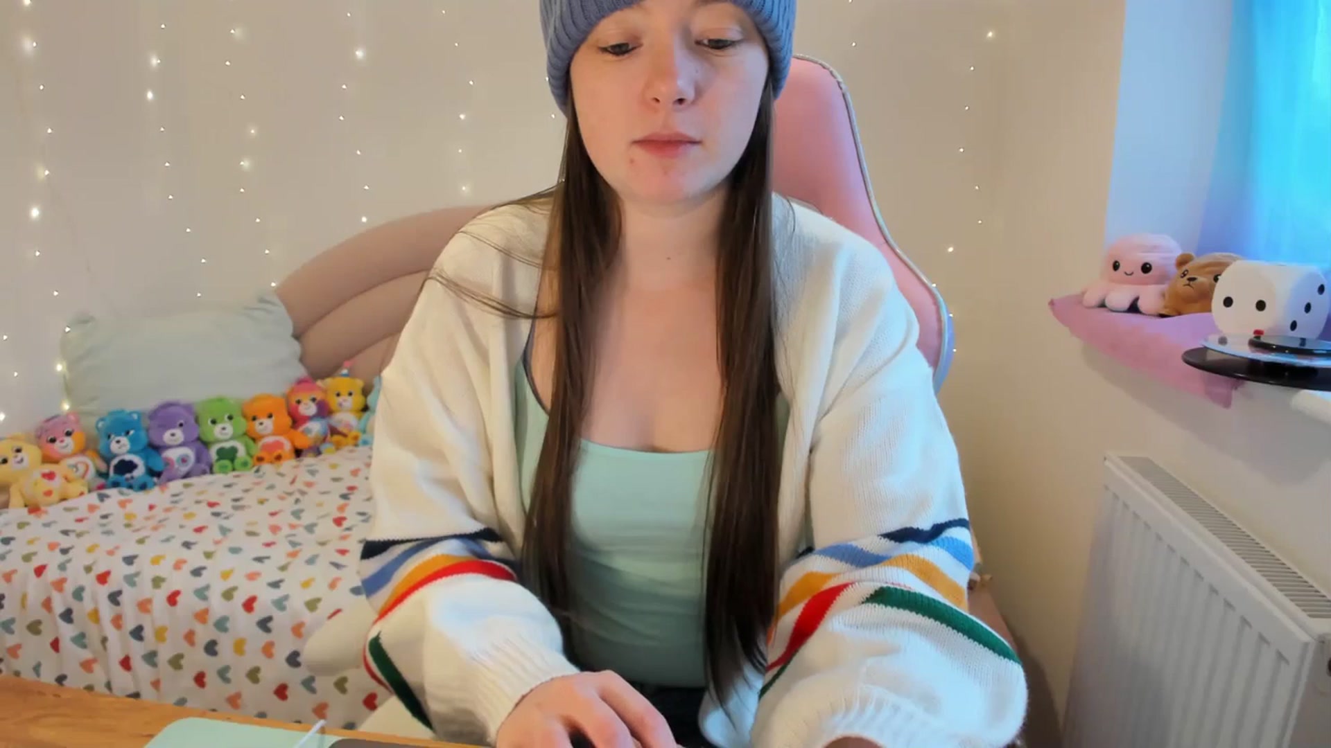 Gallery image thumbnail from JessieBear_'s myfreecams stream on, 01/02/2024, 13:47 image 8 of 20