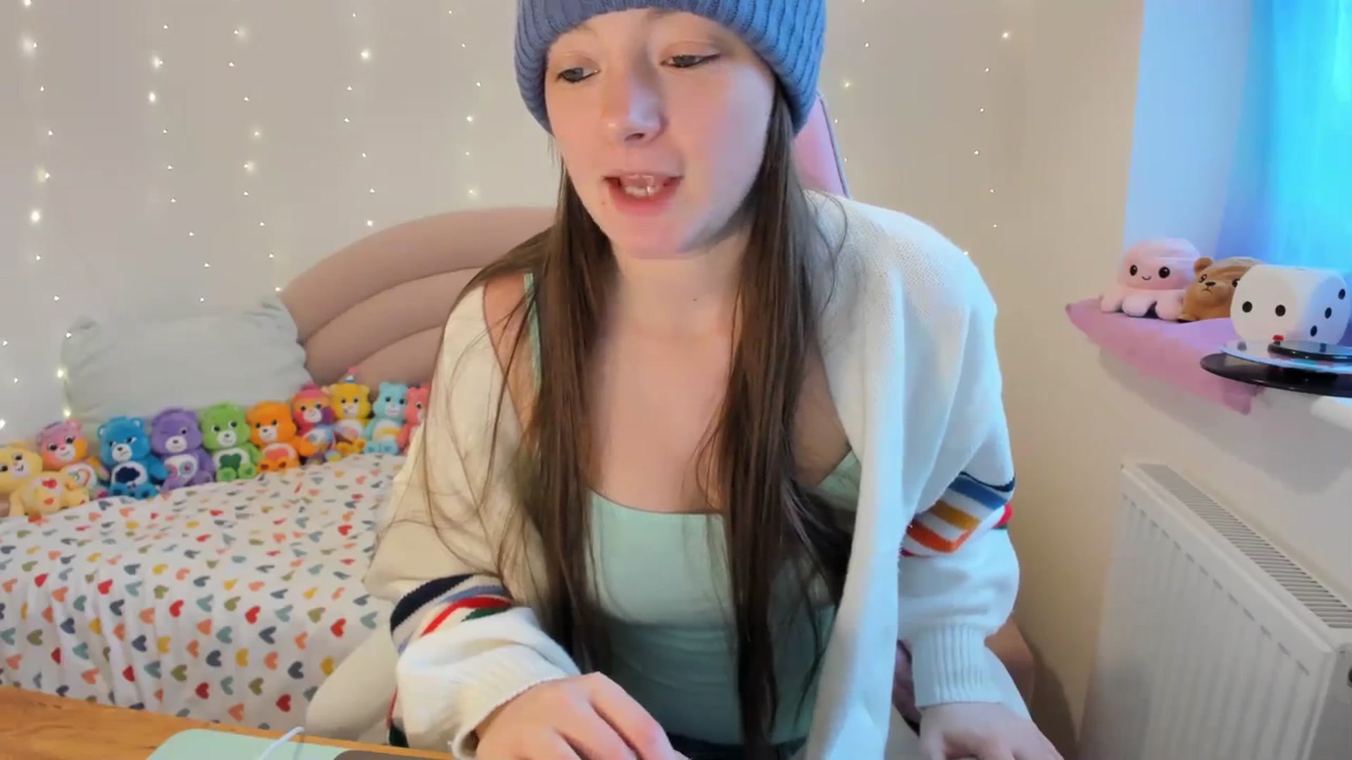 Gallery image thumbnail from JessieBear_'s myfreecams stream on, 01/02/2024, 13:47 image 5 of 20