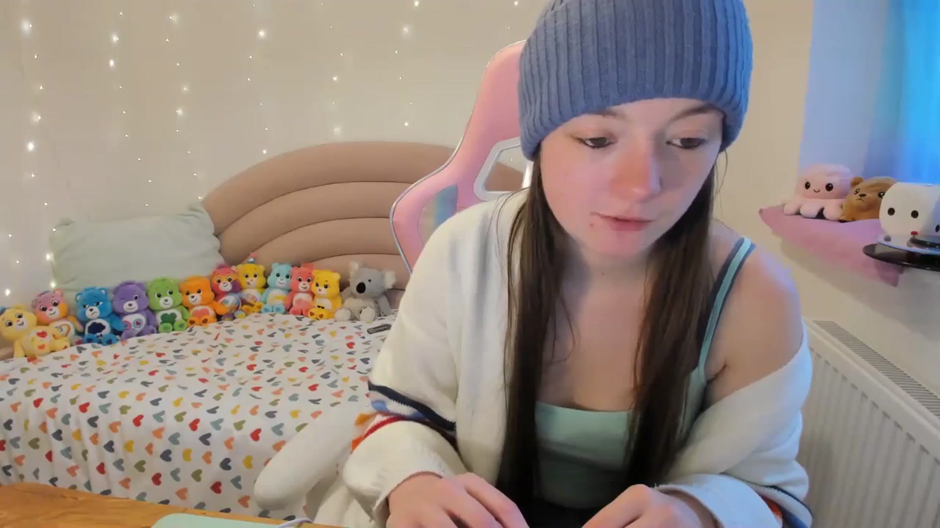 Gallery image thumbnail from JessieBear_'s myfreecams stream on, 01/02/2024, 16:15 image 6 of 20