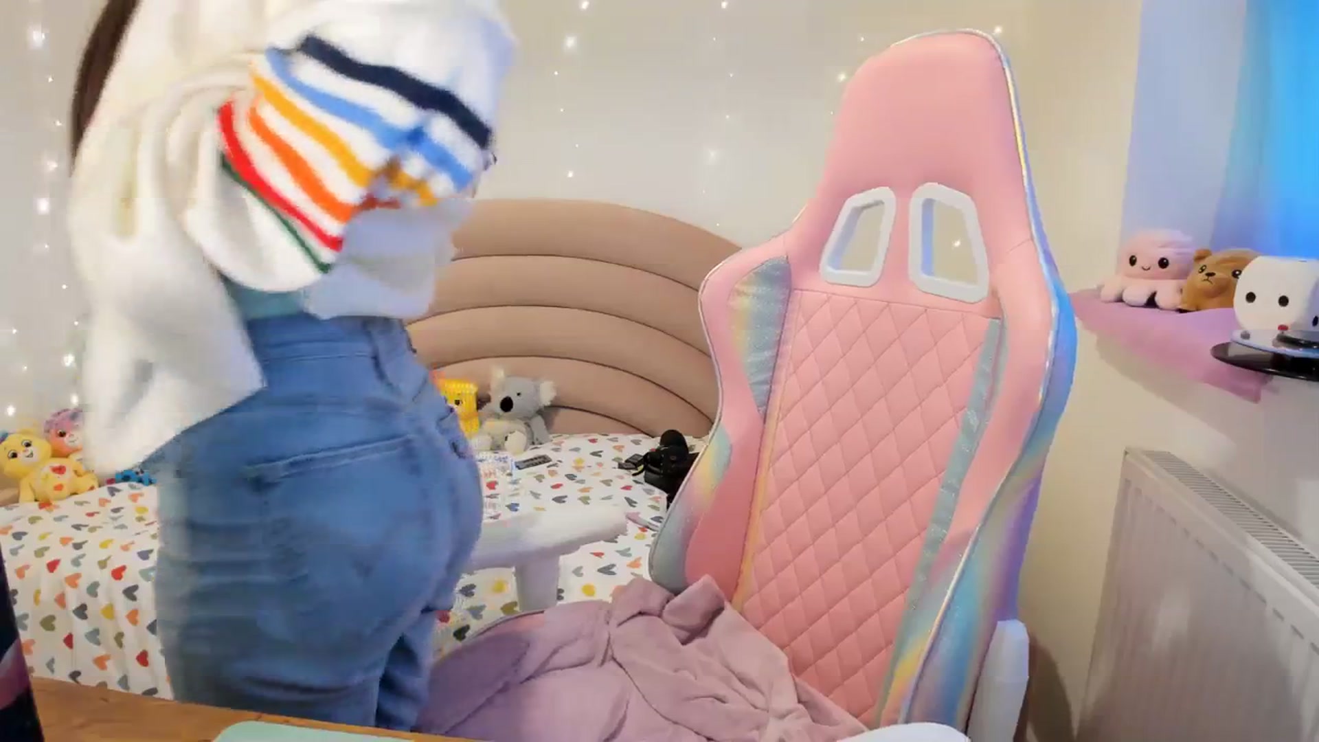 Gallery image thumbnail from JessieBear_'s myfreecams stream on, 01/02/2024, 16:15 image 12 of 20
