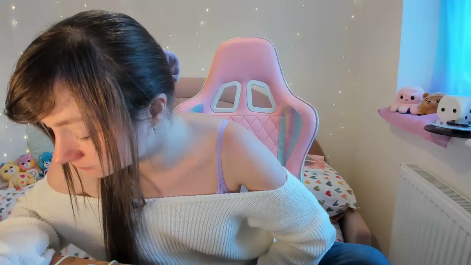 Gallery image thumbnail from JessieBear_'s myfreecams stream on, 01/04/2024, 15:12 image 13 of 20