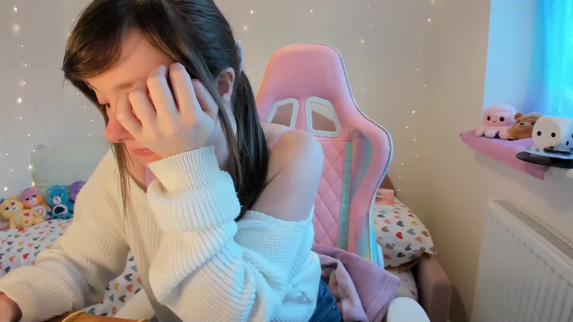 Gallery image thumbnail from JessieBear_'s myfreecams stream on, 01/04/2024, 15:12 image 10 of 20