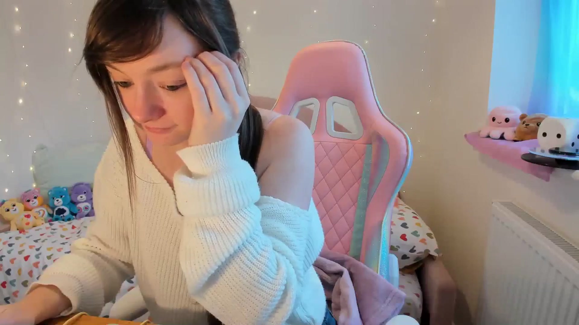 Gallery image thumbnail from JessieBear_'s myfreecams stream on, 01/04/2024, 15:12 image 9 of 20