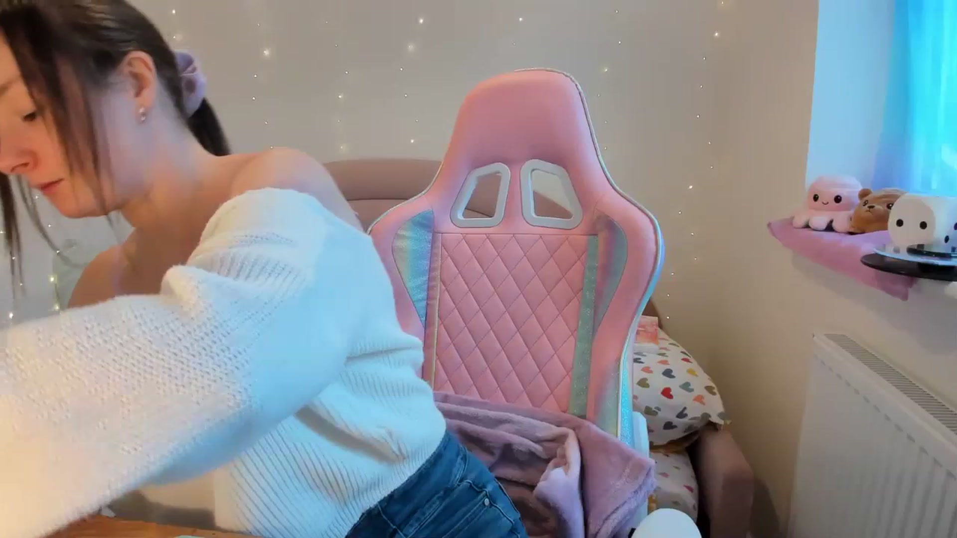 Gallery image thumbnail from JessieBear_'s myfreecams stream on, 01/04/2024, 15:12 image 3 of 20